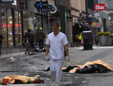 Εικόνες - φρίκης από το κέντρο της Στοκχόλμης - Νεκροί και τραυματίες στον δρόμο (φωτό)